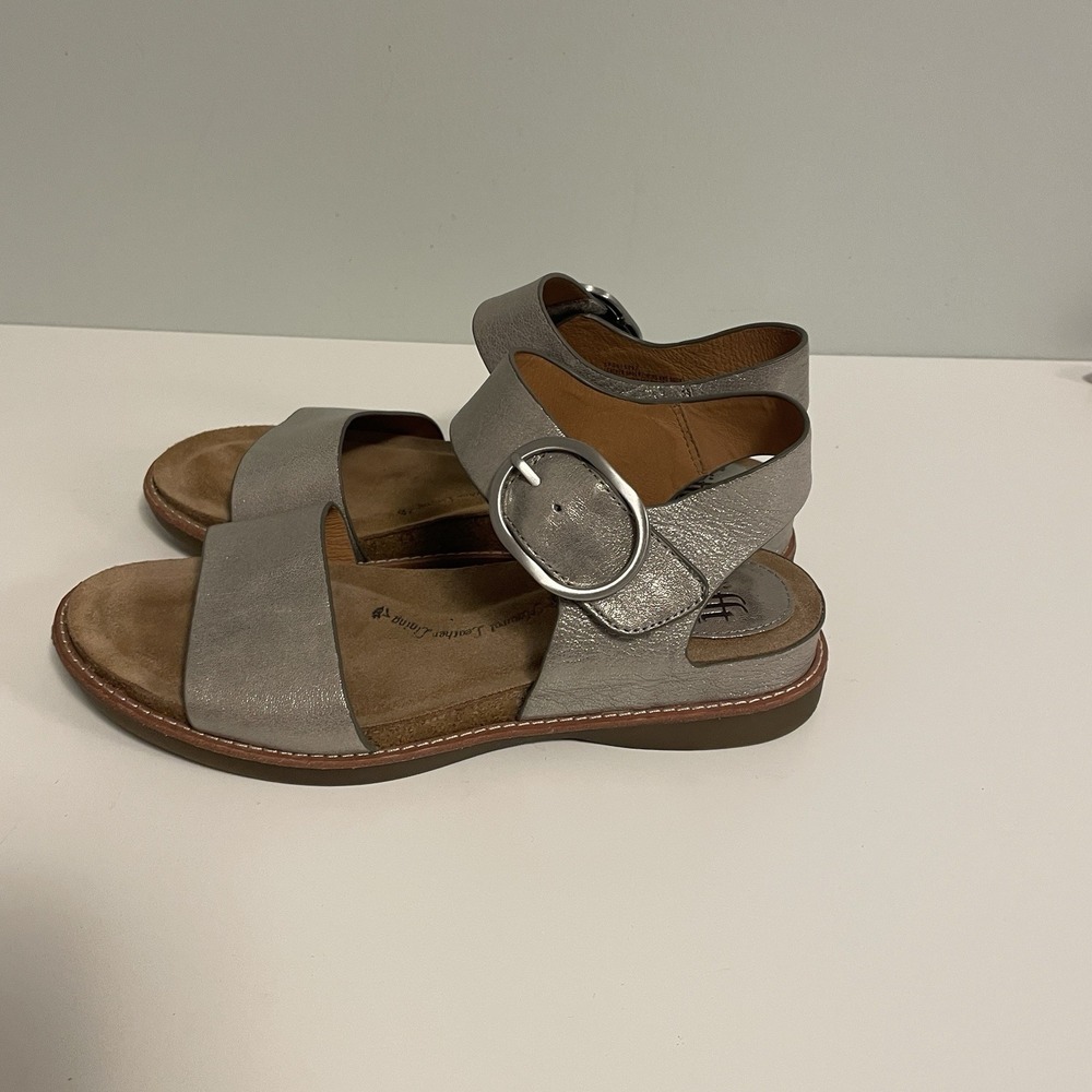 Sofft Bali Sandal Women's Size 8 M Metallic Silver Ankle Strap Comfy - Picture 3 of 7